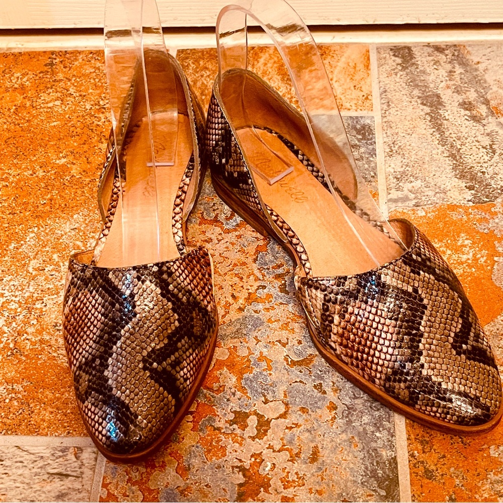 🥿Madewell Leather Snakeprint Loafer Style Flats Made in Brazil.